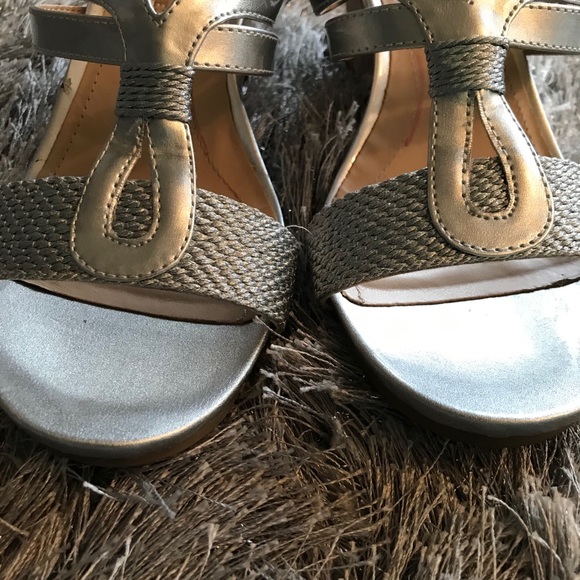 MOOTSIES TOOTSIES Silver wedge sandals 7 - Picture 3 of 5